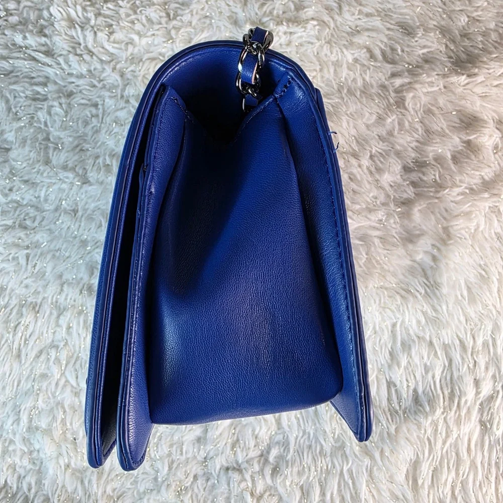 Badgley Mischka Blue Quilted Crossbody Bag BM-4152‎ Chain Trim NWT